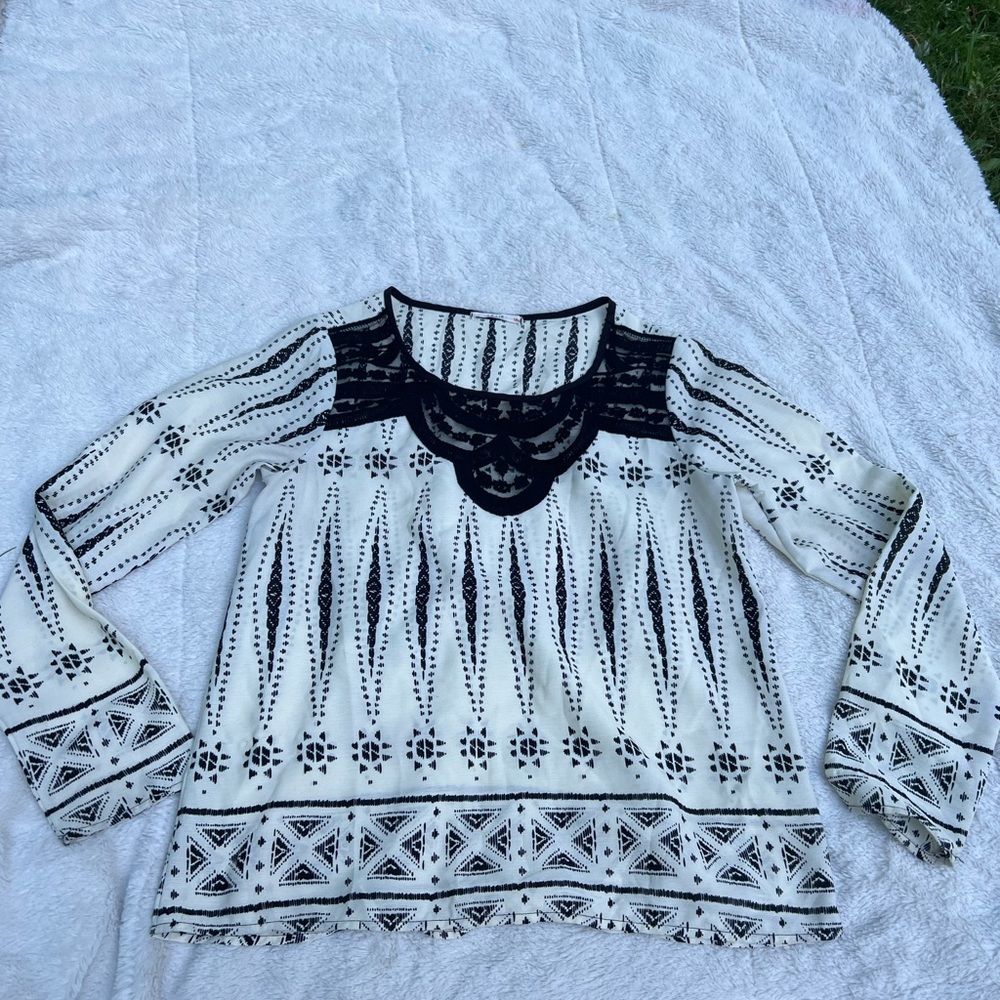 White blouse size med